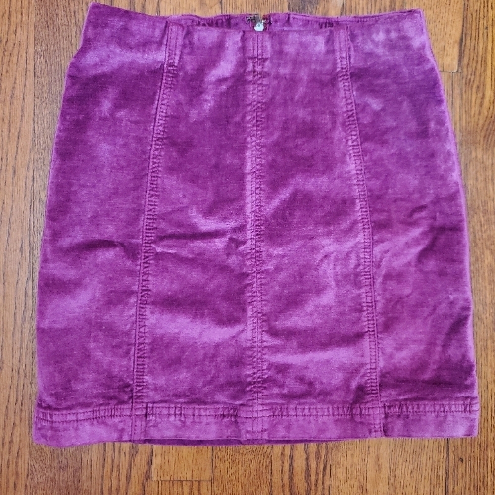 Free People - Crushed Velvet Mini Skirt in Fuschia